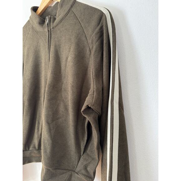 NWOT Halara Ribbed Stand Collar Long Sleeve Zipper Jacket Chestnut Stripe Large - Picture 7 of 9